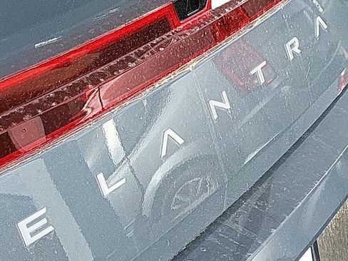 Used 2025 Hyundai Elantra Sport image 31