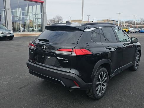 Certified 2025 Toyota Corolla Cross XLE image 3