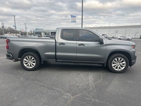 Used 2020 Chevrolet Silverado 1500 Custom w/ Custom Value Package image 5