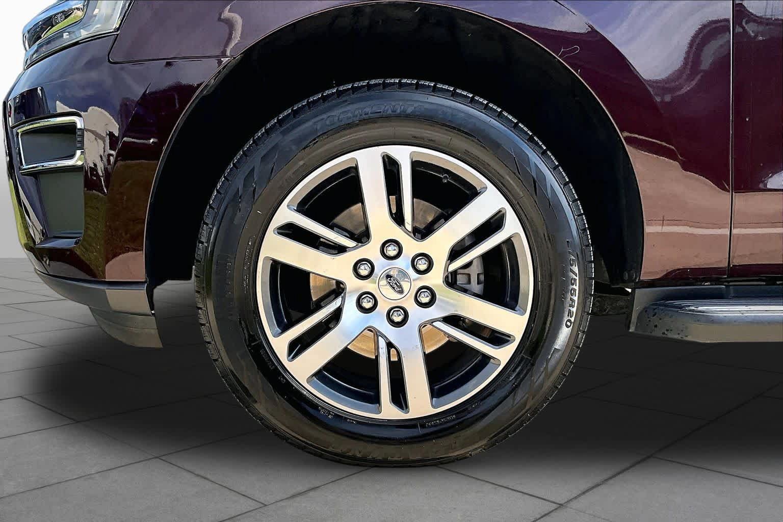 Used 2024 Ford Expedition Limited AWD/4WD image 11
