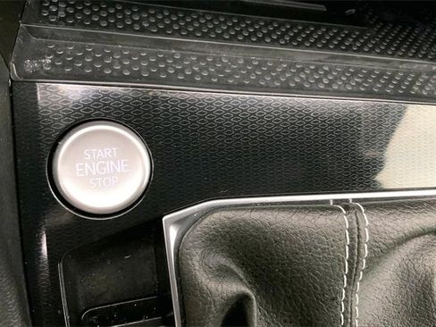 Used 2025 Volkswagen Taos SE w/ Panoramic Sunroof Package image 32