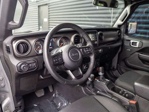 Used 2019 Jeep Wrangler Sport AWD/4WD image 4