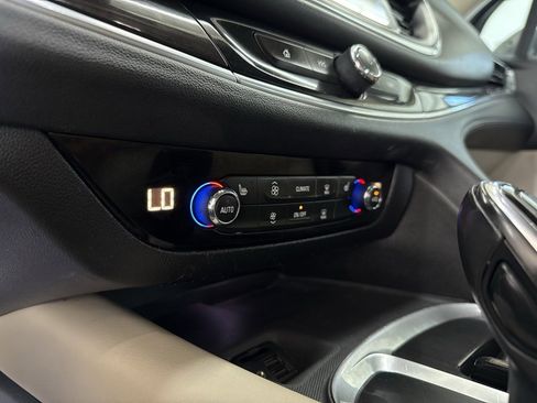 Used 2021 Buick Enclave Essence image 38