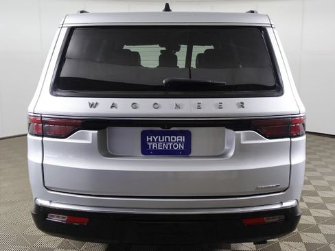 Used 2024 Jeep Wagoneer L Series III w/ Flexible Seating Group AWD/4WD image 17
