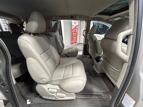 Used 2017 Toyota Sienna XLE w/ XLE Navigation Package FWD image 46