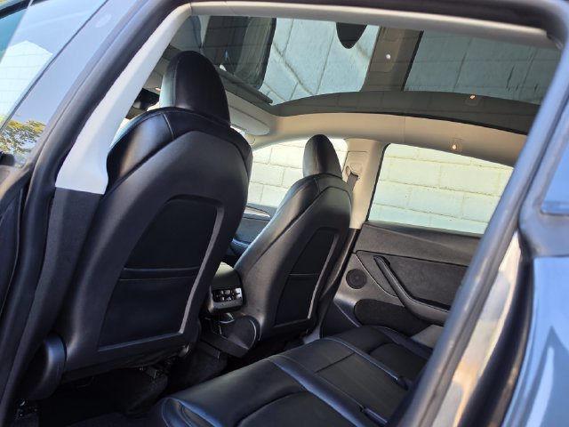 Used 2024 Tesla Model Y Long Range AWD/4WD image 25