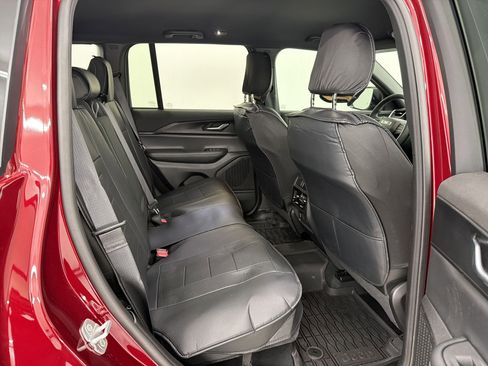 Used 2025 Jeep Grand Cherokee Laredo w/ Luxury Tech Group I RWD image 24