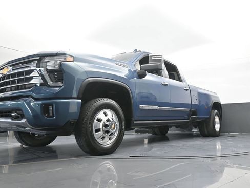 Used 2025 Chevrolet Silverado 3500 High Country w/ Technology Package AWD/4WD image 69
