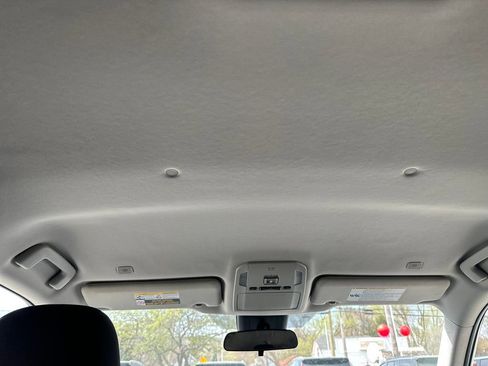 Used 2023 Toyota Highlander LE FWD image 17