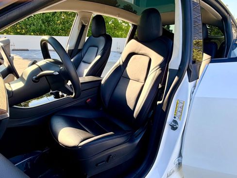Used 2020 Tesla Model Y Long Range AWD/4WD image 29