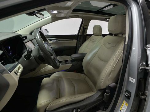 Used 2017 Cadillac XT5 Luxury w/ Driver Awareness Package image 9