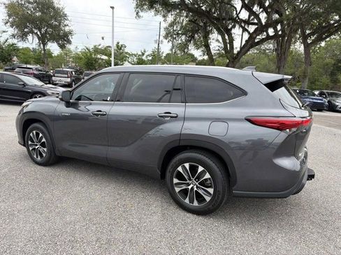Certified 2020 Toyota Highlander XLE FWD image 4