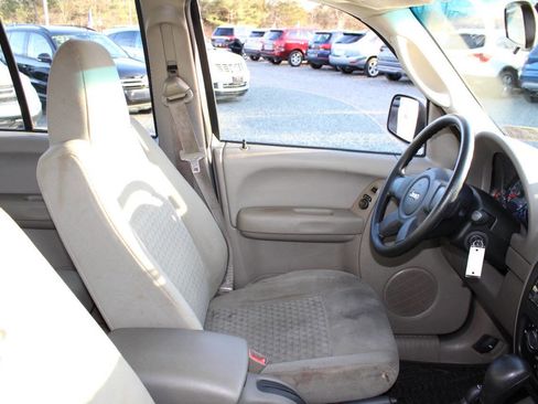 Used 2006 Jeep Liberty Sport image 11