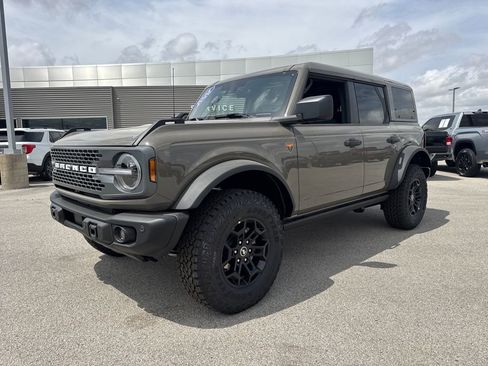 New 2026 Ford Bronco Badlands image 9