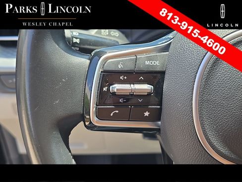 Used 2022 Kia Carnival LX FWD image 29