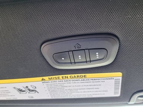 Used 2022 Chrysler Pacifica Limited w/ S Appearance Package FWD image 26
