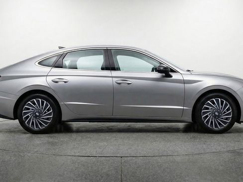 Used 2025 Hyundai Sonata SEL image 11