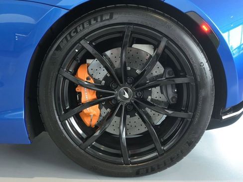 Used 2023 McLaren Artura RWD image 14