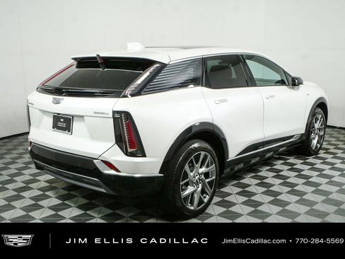 Used 2025 Cadillac Optiq Luxury 1 AWD/4WD image 3