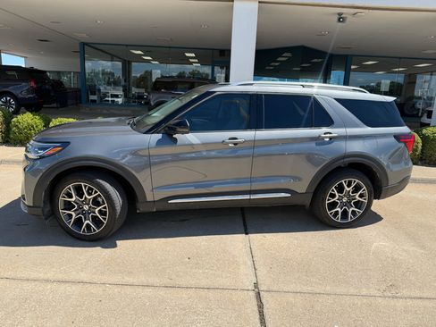Used 2025 Ford Explorer Platinum w/ Ultimate Package AWD/4WD image 10