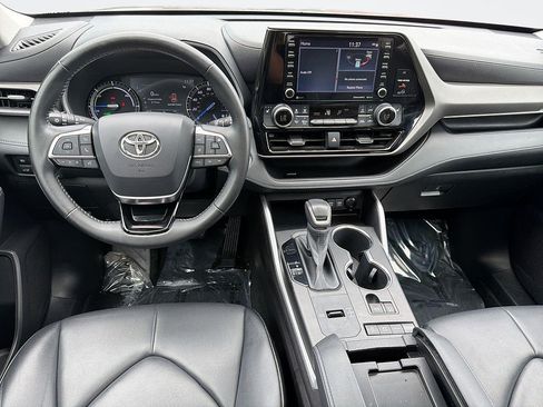 Used 2021 Toyota Highlander XLE AWD/4WD image 7