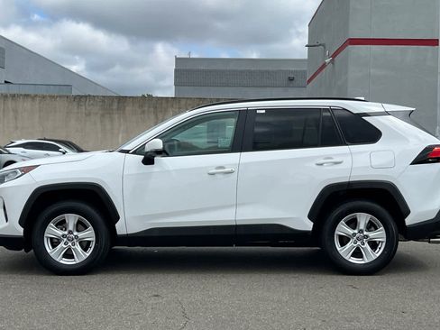 Used 2021 Toyota RAV4 XLE w/ Convenience Package FWD image 9