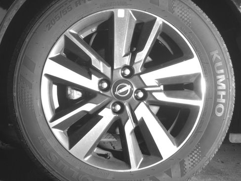 Used 2025 Nissan Versa SV FWD image 14