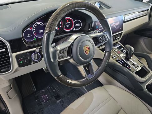 Used 2023 Porsche Cayenne S image 19