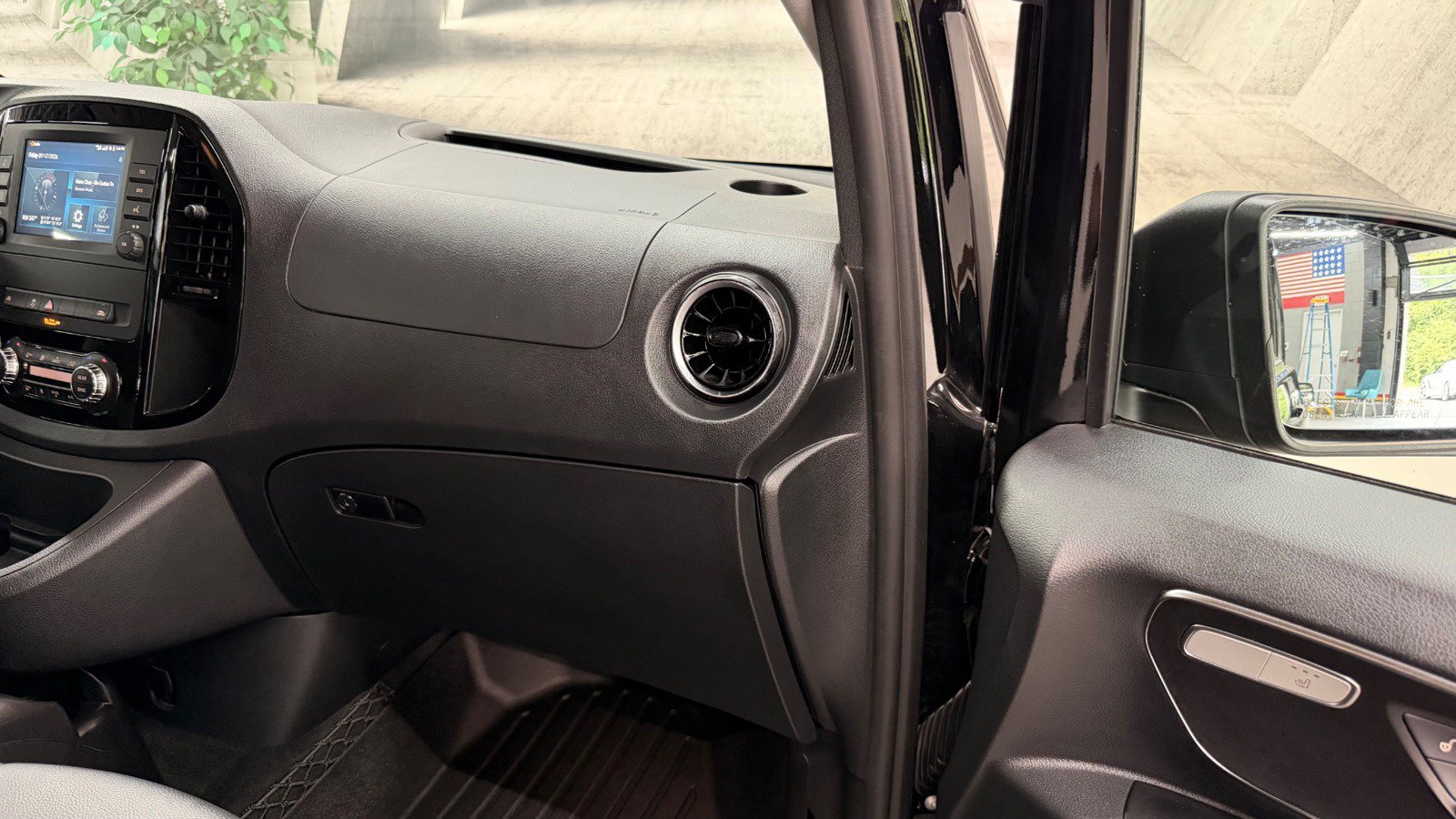 Used 2023 Mercedes-Benz Metris Passenger image 37