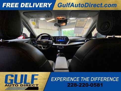 Used 2025 Chevrolet Trax LT w/ LT Convenience Package FWD image 2