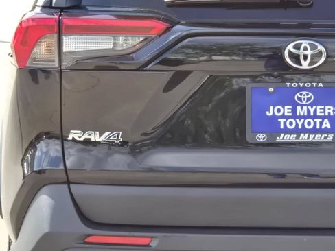 Used 2025 Toyota RAV4 XLE FWD image 10