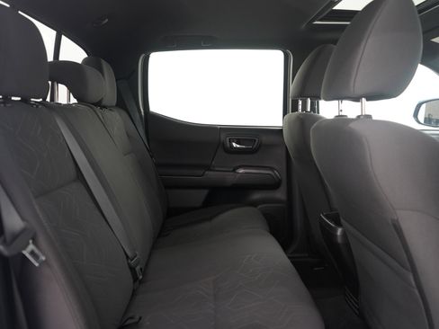 Used 2016 Toyota Tacoma TRD Sport image 11