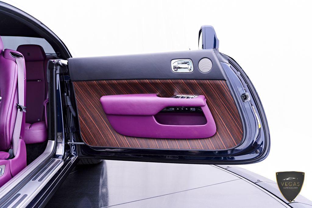 Used 2017 Rolls-Royce Wraith RWD image 38