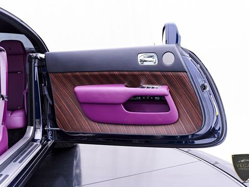 Used 2017 Rolls-Royce Wraith RWD image 38