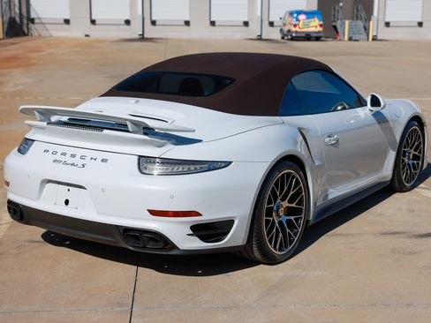 Used 2015 Porsche 911 Turbo S image 18