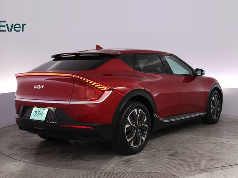 Used 2024 Kia EV6 Light RWD image 3