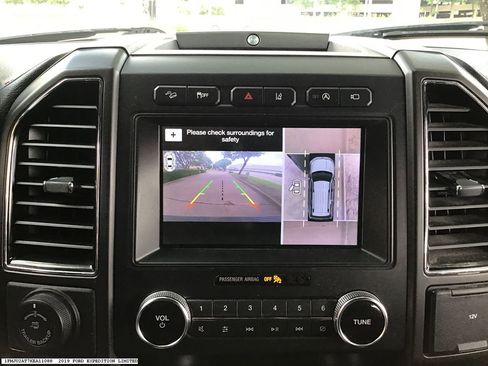 Used 2019 Ford Expedition Limited w/ Equipment Group 303A AWD/4WD image 9