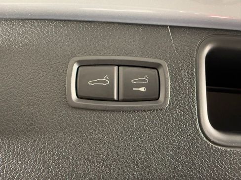 New 2026 Porsche Macan image 18