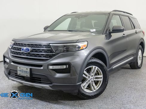 Used 2020 Ford Explorer XLT w/ Equipment Group 202A AWD/4WD image 4