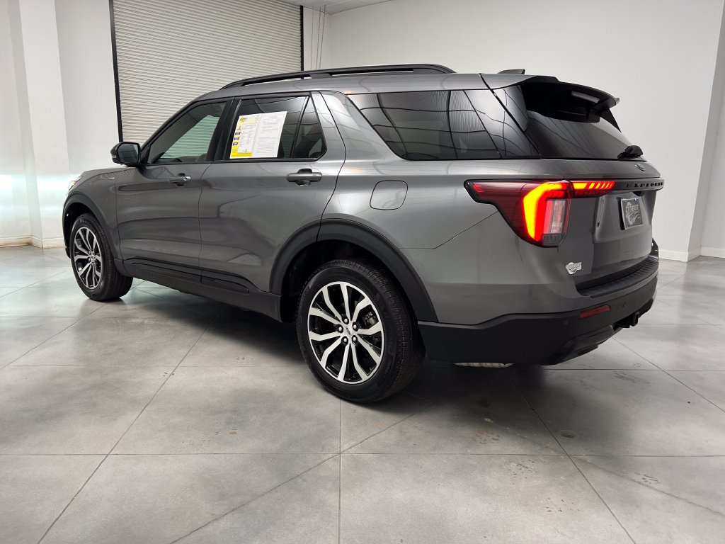 Used 2025 Ford Explorer ST-Line AWD/4WD image 6