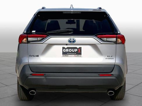 Used 2022 Toyota RAV4 XLE AWD/4WD image 5
