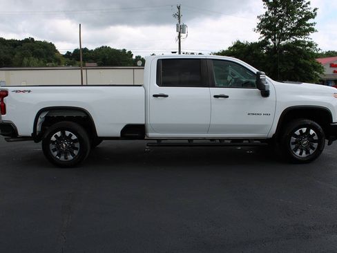 Used 2021 Chevrolet Silverado 2500 Custom w/ Custom Value Package AWD/4WD image 6