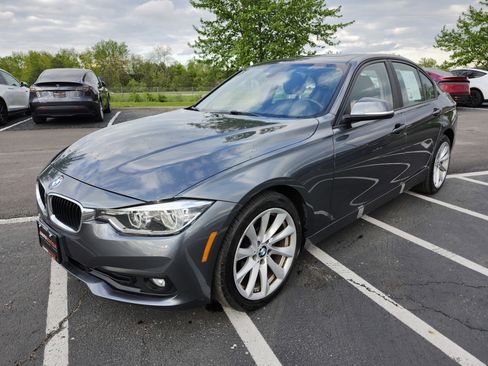 Used 2018 BMW 320i xDrive Sedan w/ Convenience Package AWD/4WD image 13