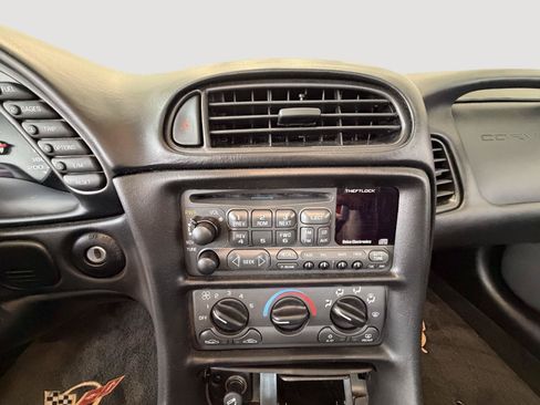 Used 2002 Chevrolet Corvette Coupe RWD image 9