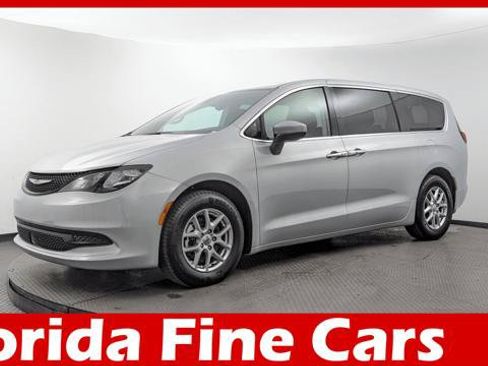 Used 2023 Chrysler Voyager LX FWD image 1