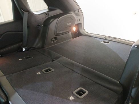 Used 2021 Jeep Cherokee Limited AWD/4WD image 11