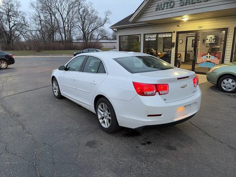 Used 2015 Chevrolet Malibu LT image 2