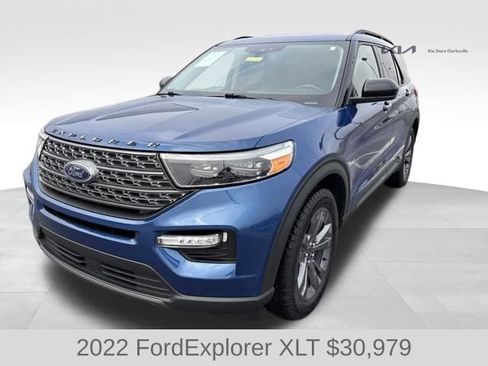 Used 2022 Ford Explorer XLT w/ Equipment Group 202A AWD/4WD image 4