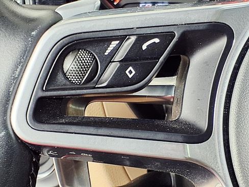 Used 2020 Porsche Macan image 19