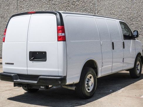 Used 2023 Chevrolet Express 3500 w/ Driver Convenience Package RWD image 10